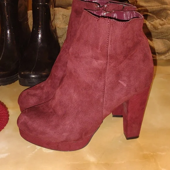 Women's maroon boots - Picture 2 of 3